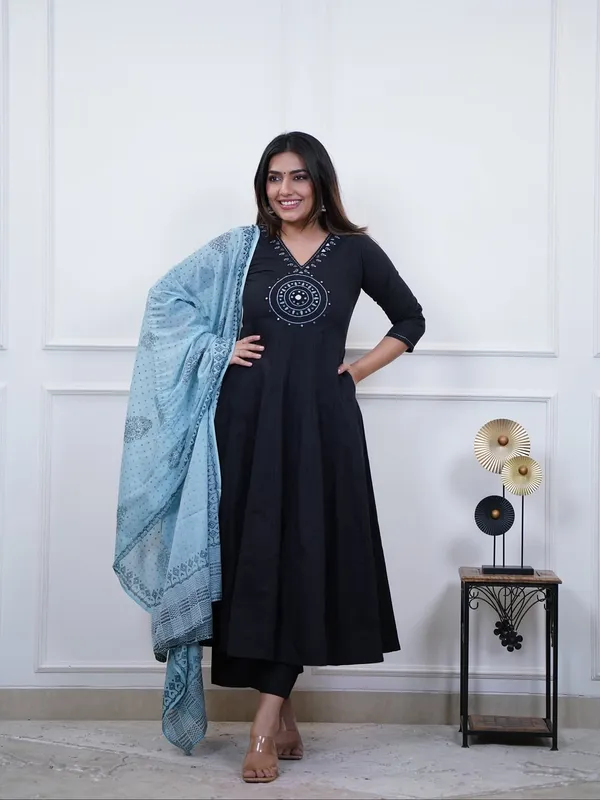 Black_Anarkali_Kurta_Set_With_Printed_Dupatta_for_Women