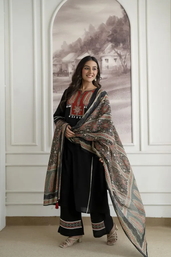 Black_Printed_Kurta_Set_for_Women