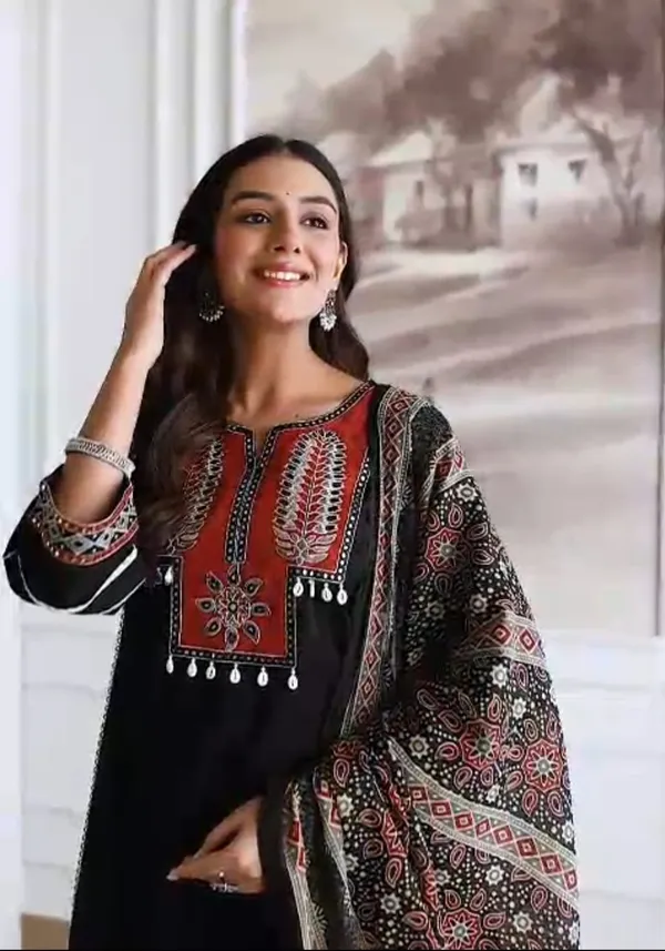 Black_Printed_Kurta_Set_for_Women