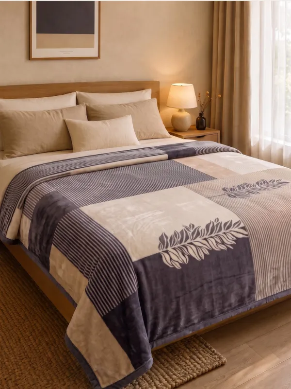 Beige_Charcoal_Leaf_Print_Blanket