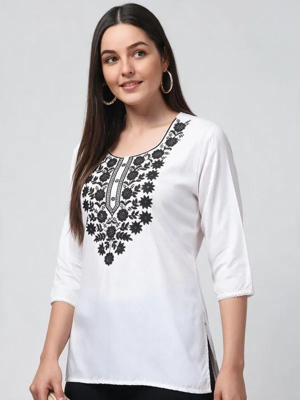 White_Floral_Embroidered_Straight_Short_Kurta_For_Women