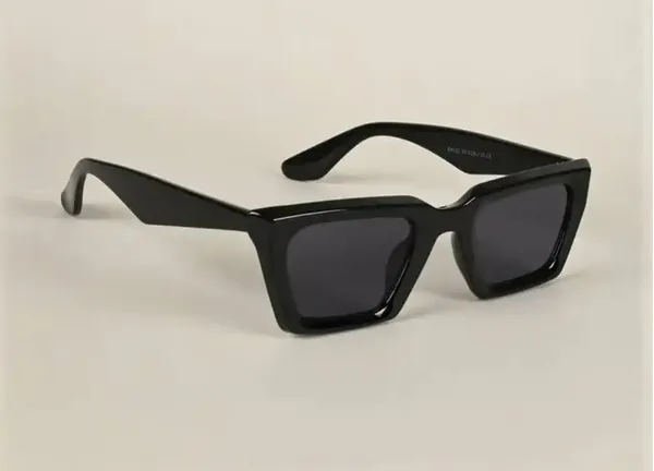 Black_Plastic_Sunglasses_For_Women