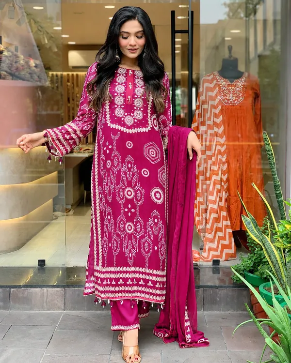 Magenta_Semone_Straight_Printed_Kurta_With_Pant_And_Dupatta_For_Women