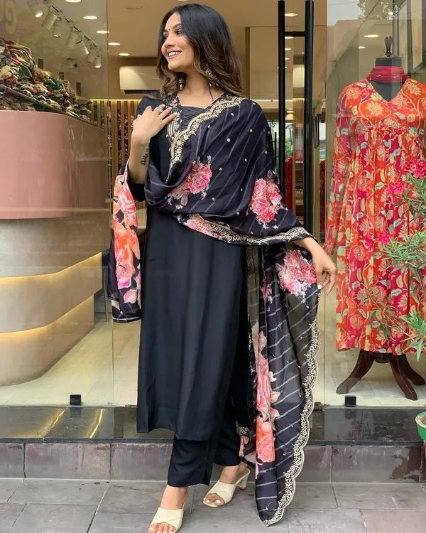 Black_Roman_Silk_Straight_Printed_Kurta_With_Pant_And_Dupatta_For_Women