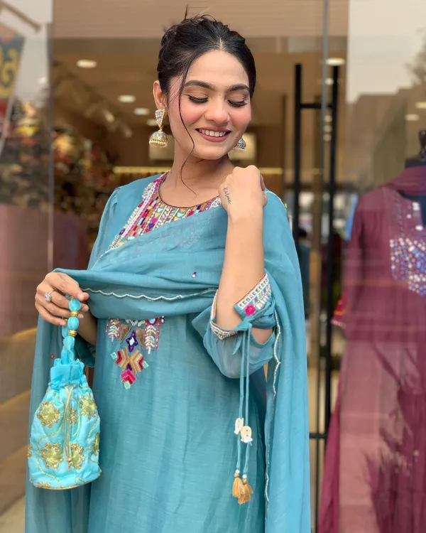 Teal_Embroidered_Kurta_Set_For_Women