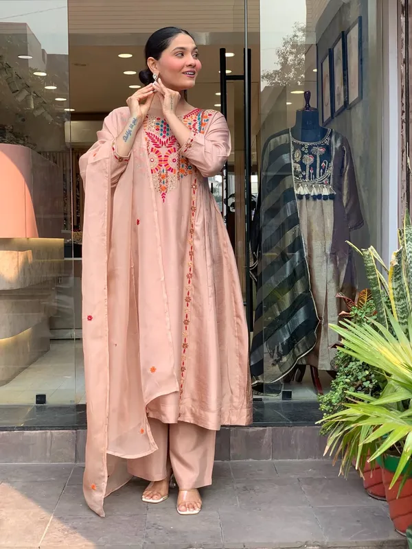 Pink_Roman_Silk_Straight_Embroidered_Kurta_With_Pant_And_Dupatta_For_Women