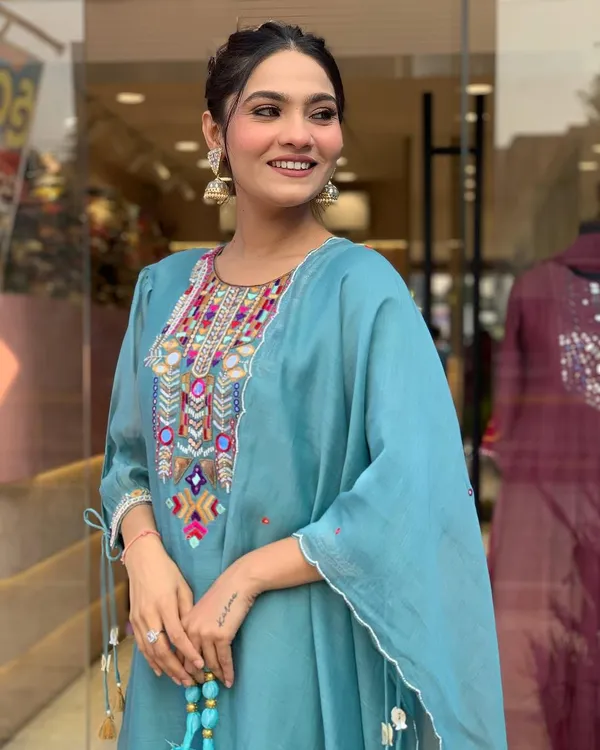 Teal_Embroidered_Kurta_Set_For_Women