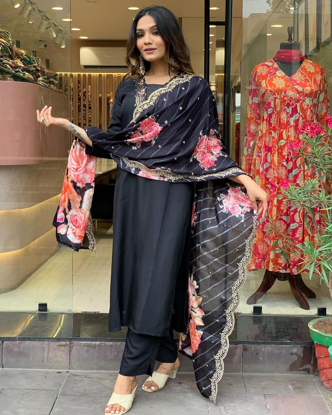 Black_Roman_Silk_Straight_Printed_Kurta_With_Pant_And_Dupatta_For_Women