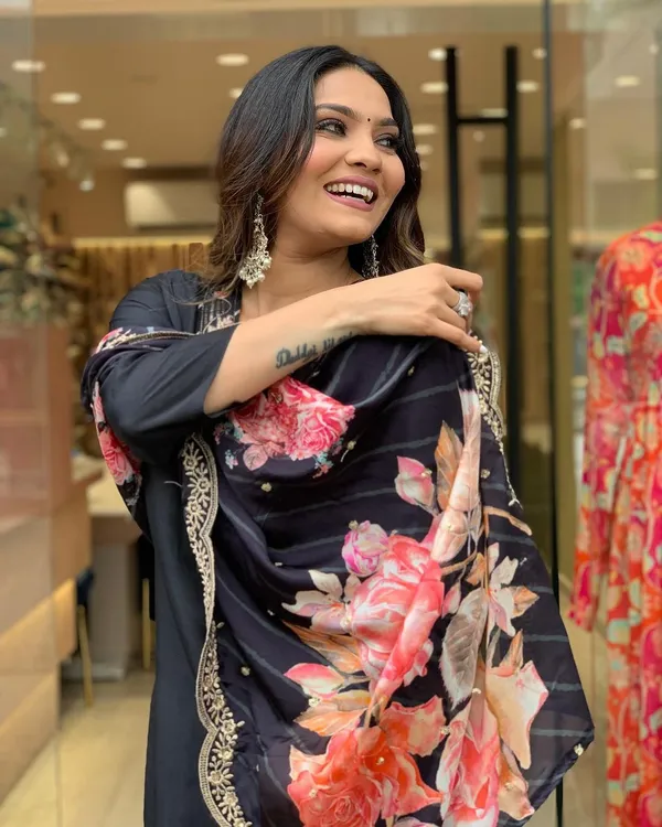 Black_Roman_Silk_Straight_Printed_Kurta_With_Pant_And_Dupatta_For_Women