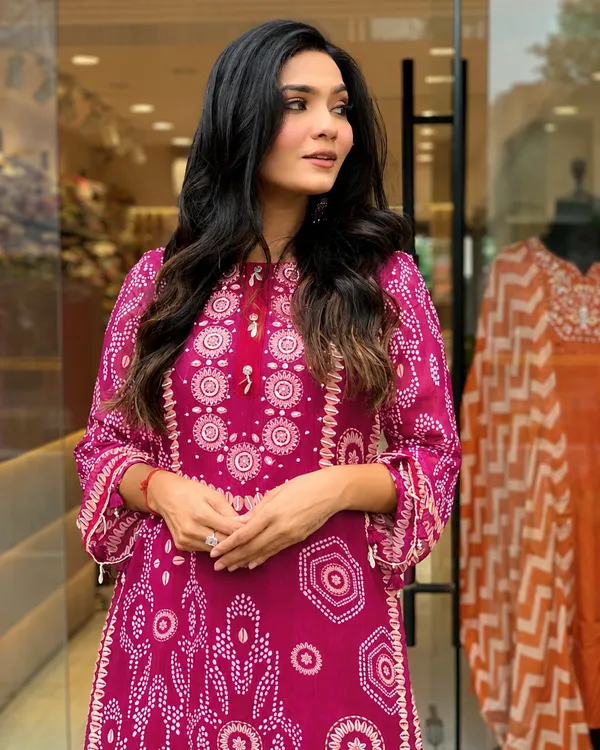 Magenta_Semone_Straight_Printed_Kurta_With_Pant_And_Dupatta_For_Women