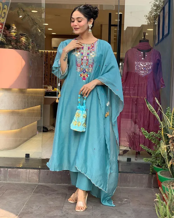 Teal_Embroidered_Kurta_Set_For_Women