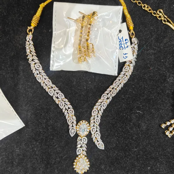 Silver_Gold_Brass_Stone_Studded_Necklace_Set_For_Women