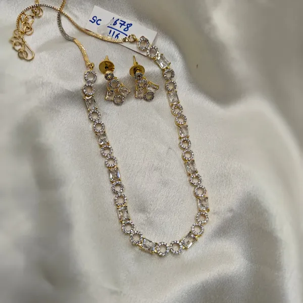 Gold_Silver_Brass_Necklace_And_Earrings_Set_For_Women