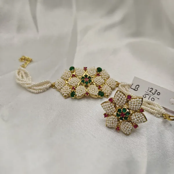 Off_White_Brass_Pearl_Floral_Necklace_Set_For_Women