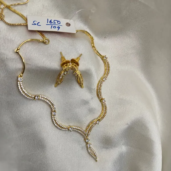 Gold_Silver_Brass_Stone_Necklace_And_Earrings_Set_For_Women
