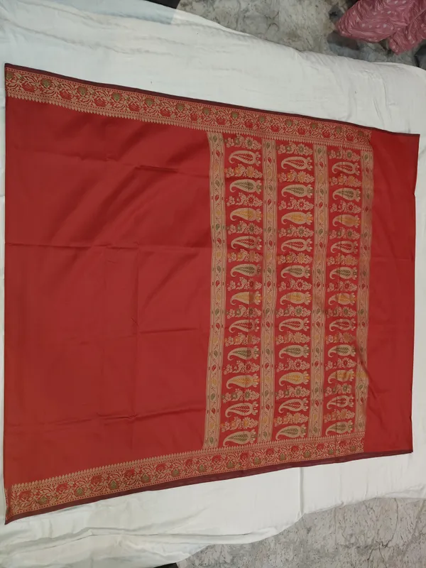 Red_Silk_Woven_Traditional_Zari_Border_Saree_For_Women