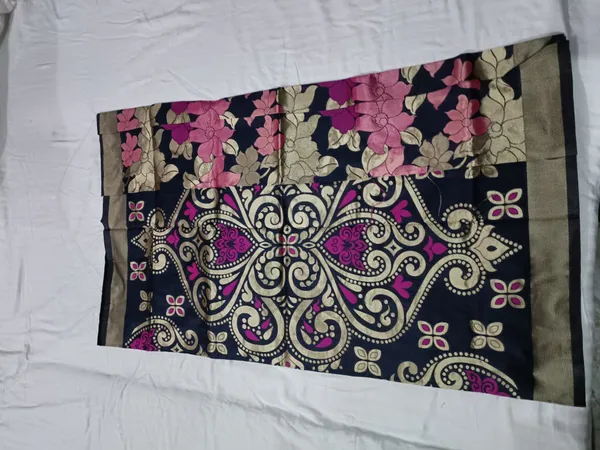 Black_Silk_Printed_Floral_Ethnic_Saree_For_Women