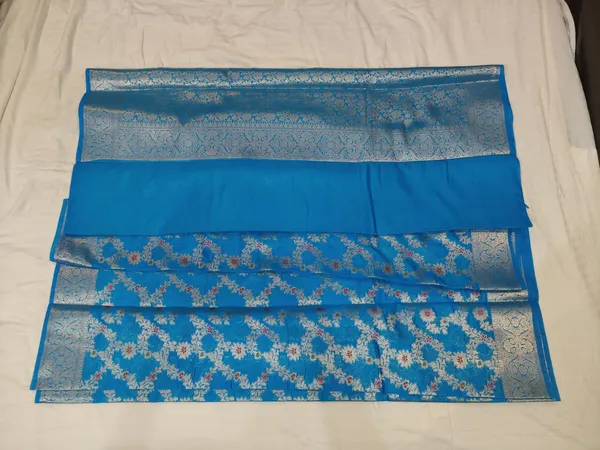 Blue_Silk_Woven_Floral_Motif_Traditional_Saree_For_Women
