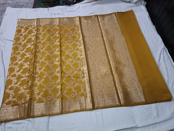 Mustard_Silk_Woven_Floral_Traditional_Saree_For_Women