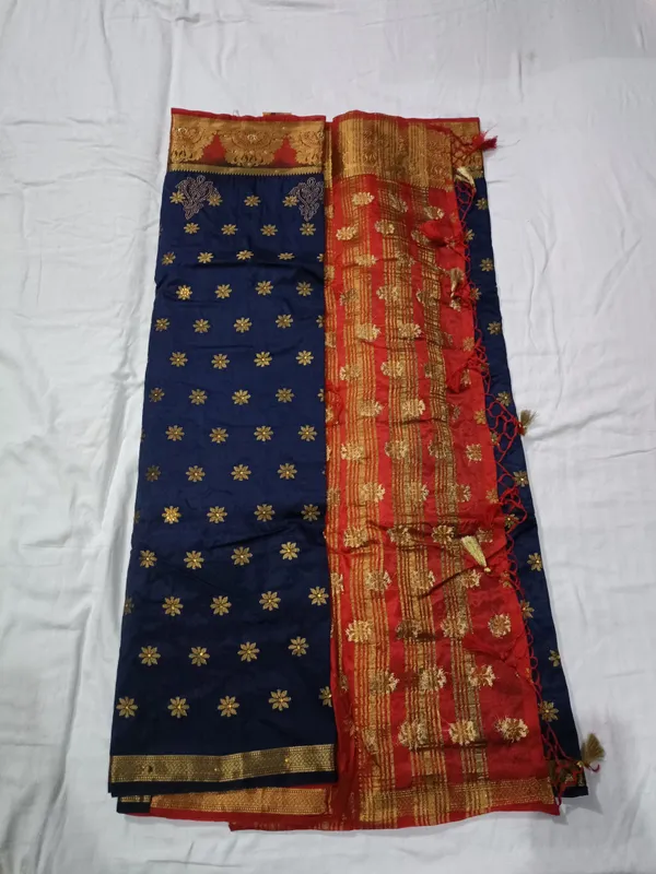 Navy_Blue_Silk_Woven_Floral_Traditional_Saree_For_Women