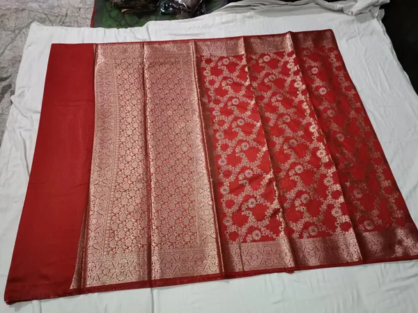 Red_Silk_Woven_Zari_Floral_Border_Saree_For_Women