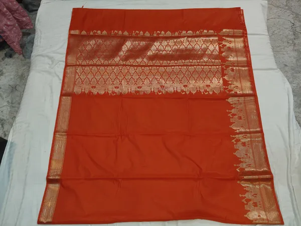 Red_Silk_Woven_Zari_Border_Pallu_Saree_For_Women
