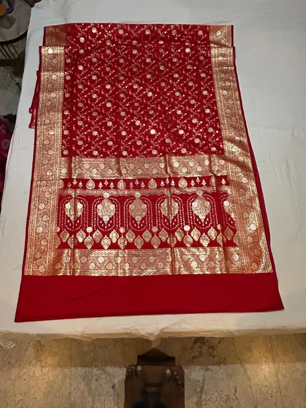 Red_Silk_Zari_Woven_Traditional_Festive_Saree_For_Women