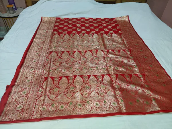 Red_Silk_Woven_Zari_Floral_Saree_For_Women