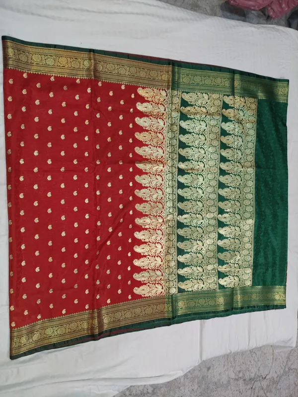 Red_Silk_Woven_Brocade_Traditional_Saree_For_Women