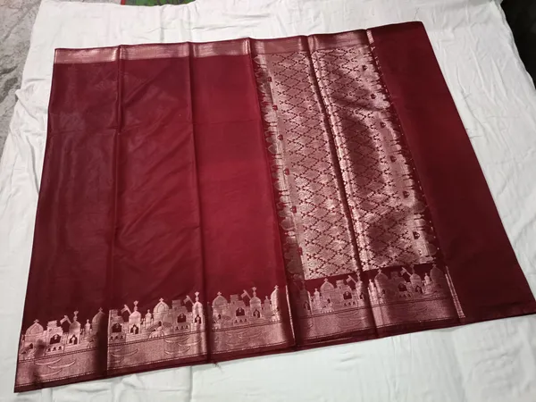 Maroon_Silk_Woven_Temple_Border_Traditional_Saree_For_Women
