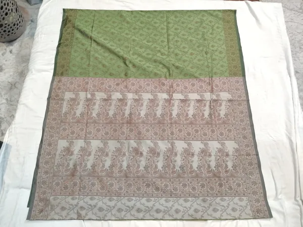 Green_Silk_Printed_Traditional_Shawl_For_Women