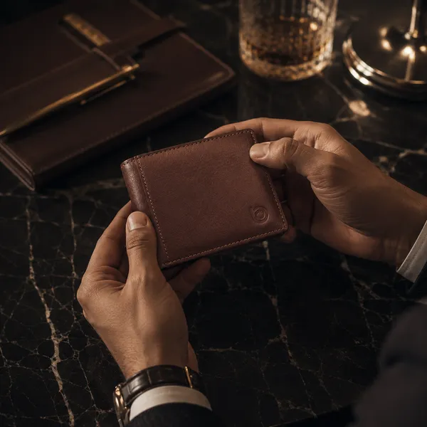 Maroon_Genuine_Leather_Bi-Fold_Wallet_For_Men