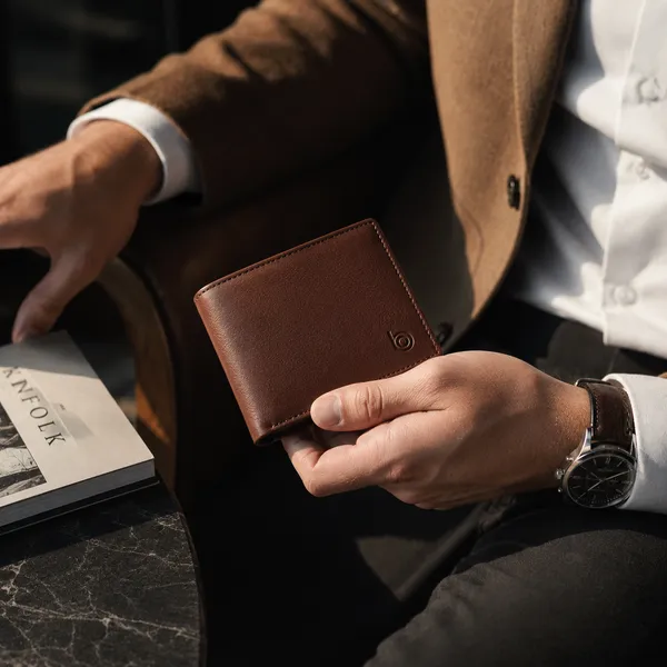 Maroon_Smooth_Leather_Bi-Fold_Wallet_For_Men
