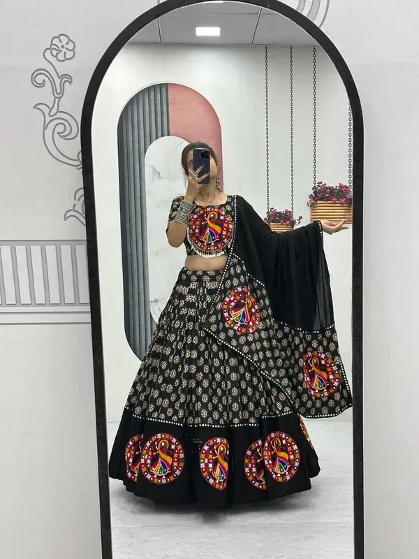 Black_Heavy_Lichi_Fabric_And_Jacquard_Silk_Patola_Print_Lehenga_Choli_For_W