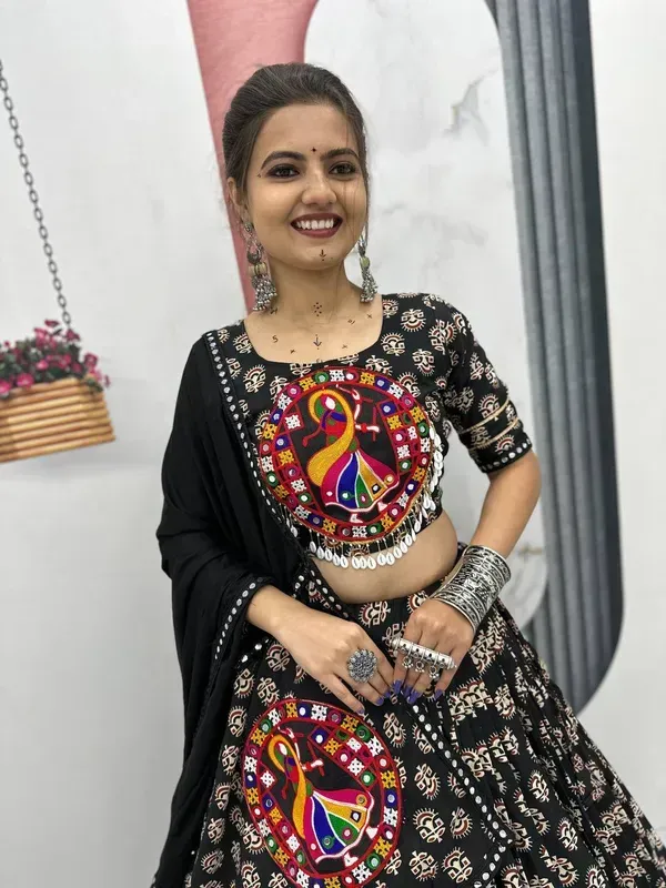 Black_Heavy_Lichi_Fabric_And_Jacquard_Silk_Patola_Print_Lehenga_Choli_For_W