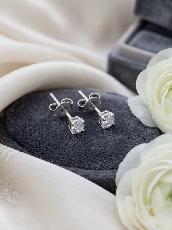 Silver_Cubic_Zirconia_Stud_Earrings_For_Women