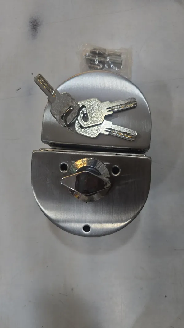 Silver_Stainless_Steel_Door_Lock_With_Keys