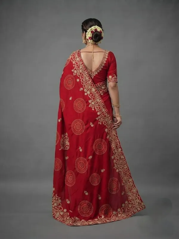Red_Embroidered_Saree_With_Blouse_Piece_for_Women
