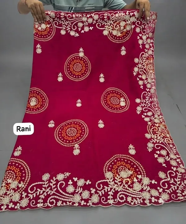 Magenta_Embroidered_Saree_With_Blouse_Piece_For_Women