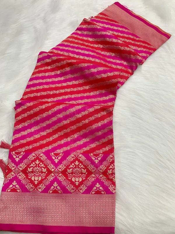 Pink_Woven_Ethnic_Saree_With_Blouse_Piece_For_Women