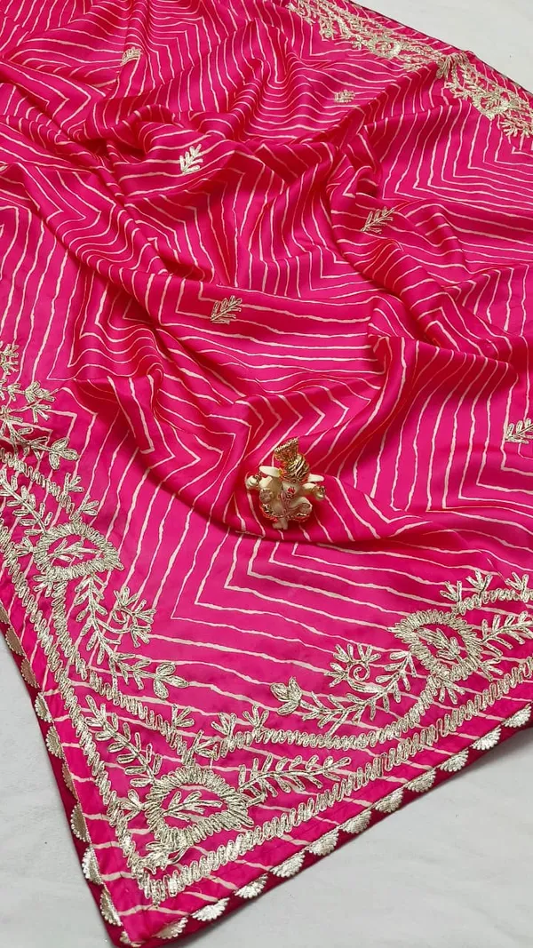 Pink_Embroidered_Chevron_Print_Saree_With_Blouse_Piece_For_Women
