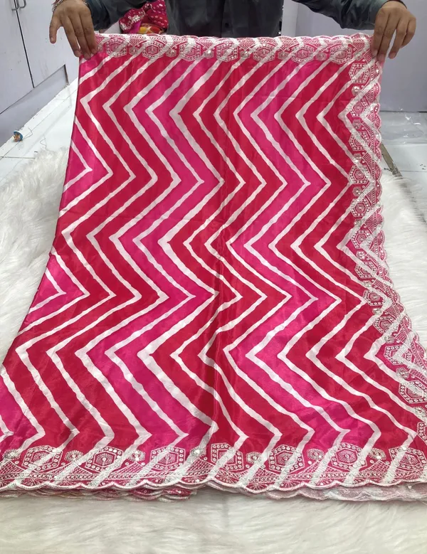 Pink_Chevron_Print_Saree_With_Blouse_Piece_For_Women