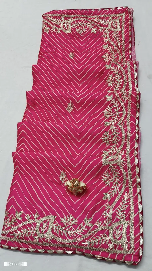 Pink_Embroidered_Chevron_Print_Saree_With_Blouse_Piece_For_Women