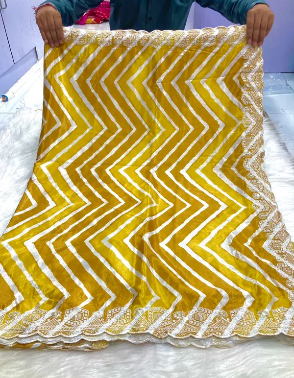 Yellow_Printed_Saree_With_Blouse_Piece_For_Women