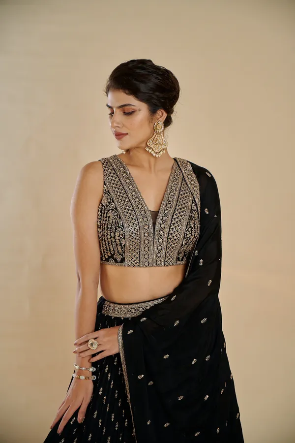 Black_Georgette_Sleeveless_Embroidered_Lehenga_Choli_For_Women