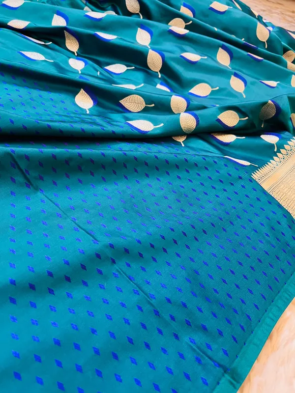 Peacock_Blue_Mashru_Katan_Silk_Paan_Buti_Antique_Zari_Pallu_Saree_For_Women