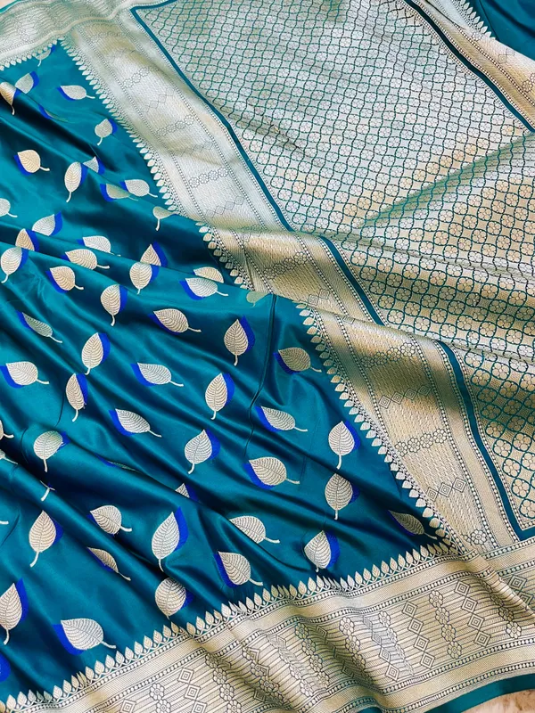 Peacock_Blue_Mashru_Katan_Silk_Paan_Buti_Antique_Zari_Pallu_Saree_For_Women