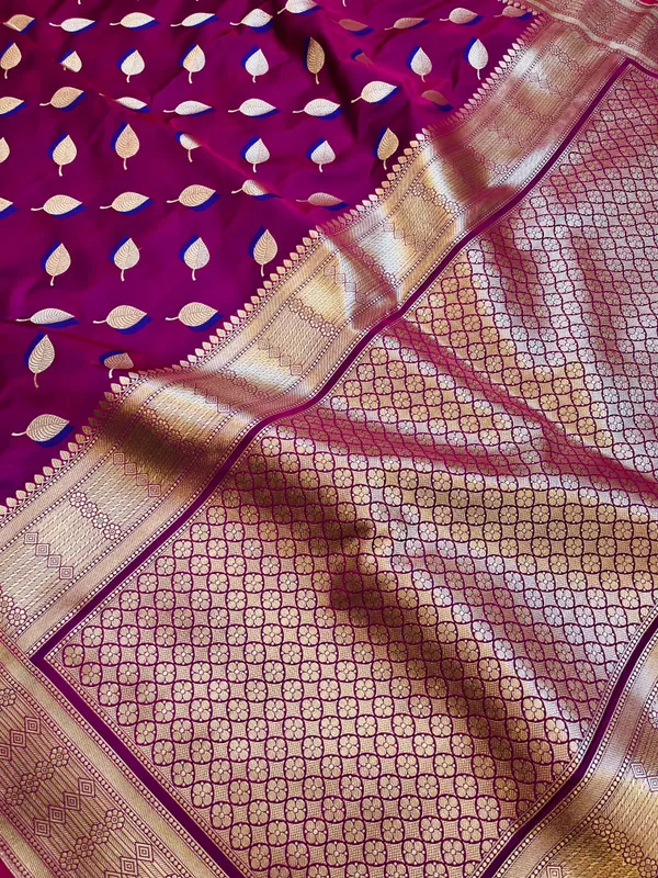 Purple_Mashru_Katan_Silk_Paan_Buti_Antique_Zari_Pallu_Banarasi_Saree_For_Women