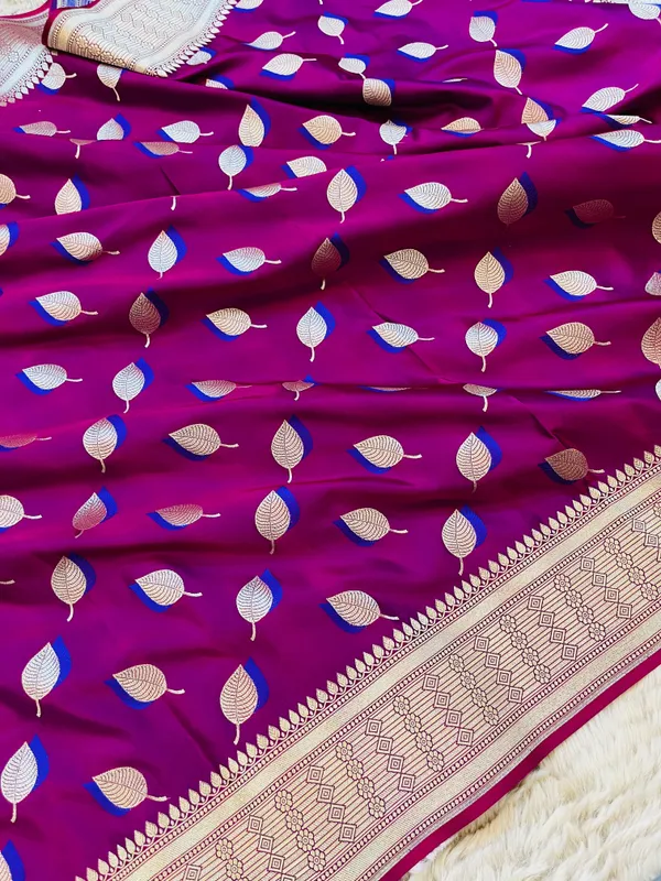 Purple_Mashru_Katan_Silk_Paan_Buti_Antique_Zari_Pallu_Banarasi_Saree_For_Women