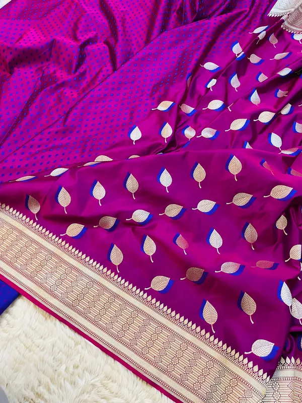 Purple_Mashru_Katan_Silk_Paan_Buti_Antique_Zari_Pallu_Banarasi_Saree_For_Women